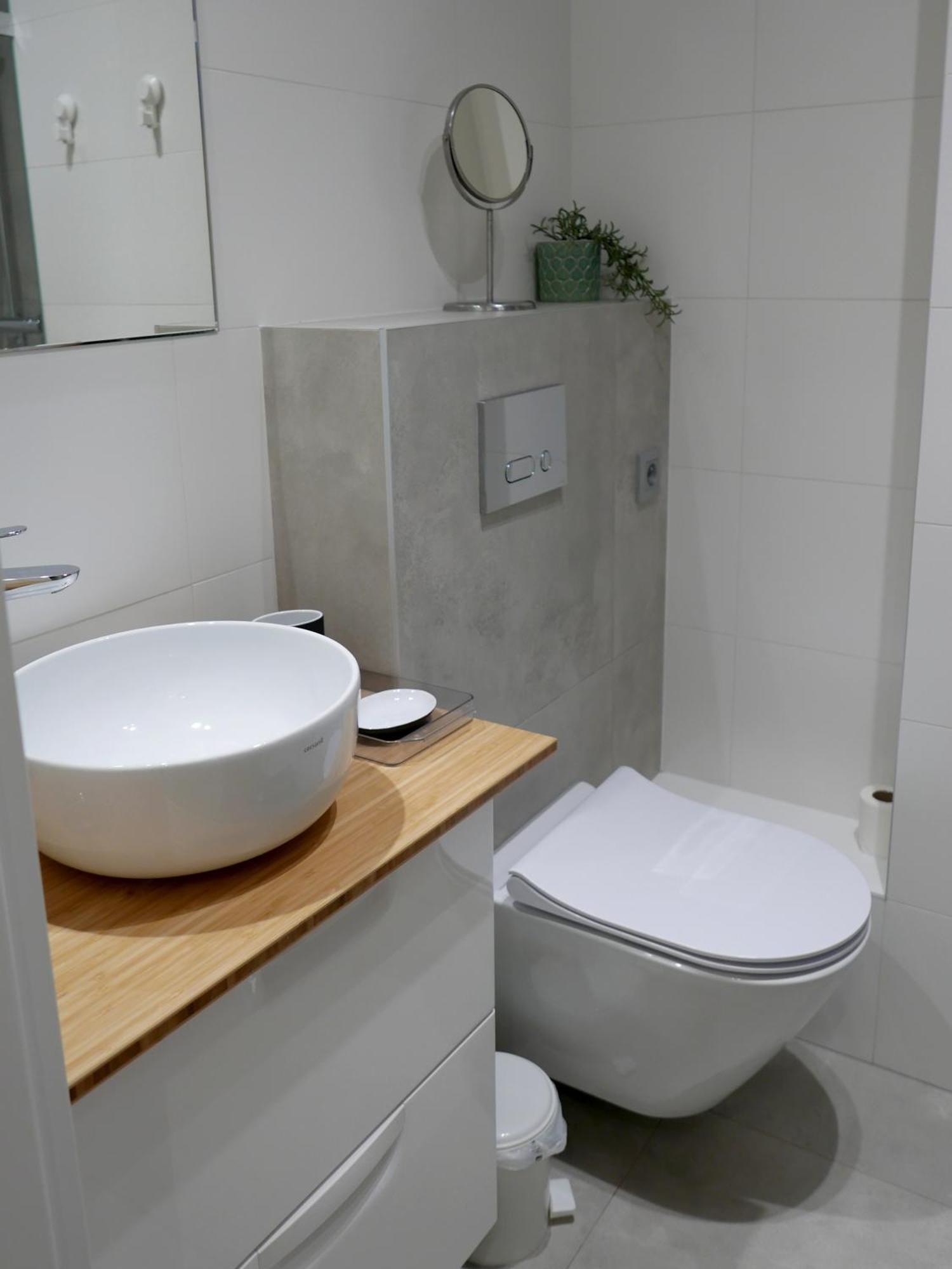 Center Apartment *